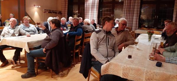 Bild der Anwesenden